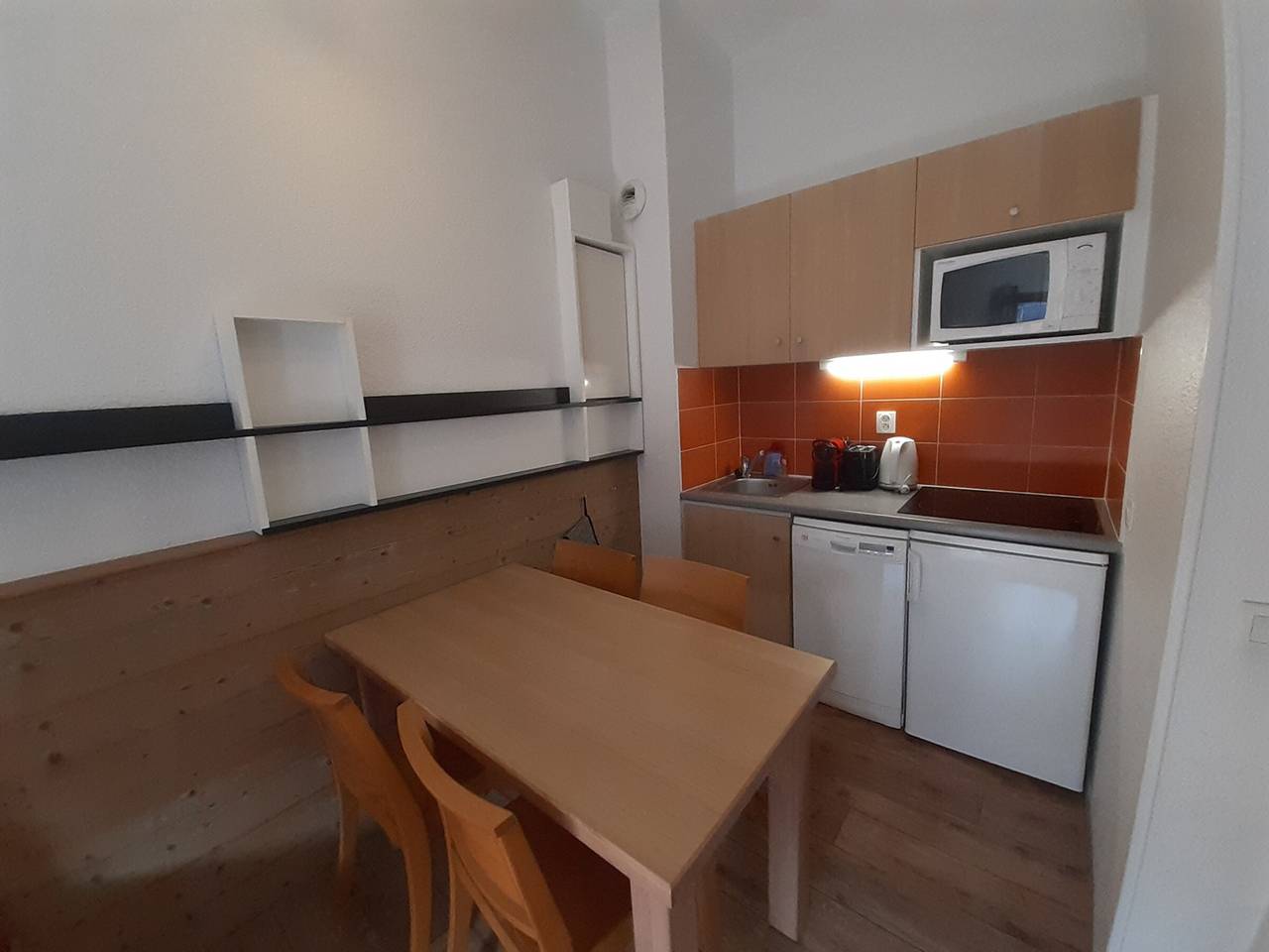 Ganze Wohnung, Gemütliche Wohnung im Zentrum von La Tania, 4 Pers, nahe Pisten in La Tania, La Perrière