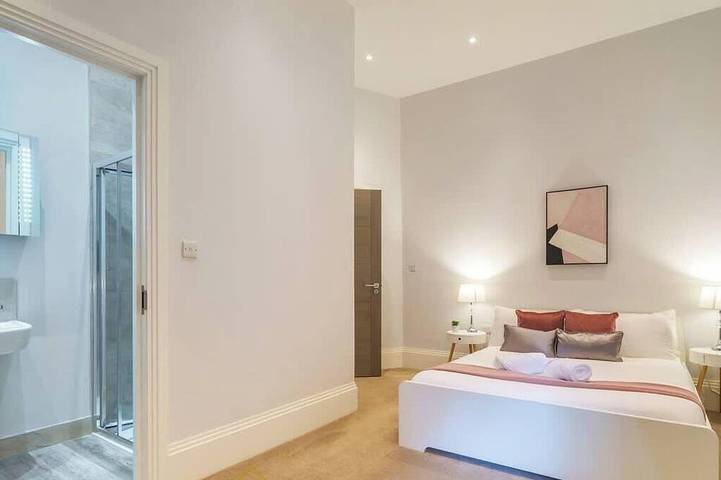 Ganze Wohnung, 3-Bed, 3-Bath Apartment with Southsea Common Views in Southsea, Portsmouth