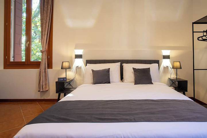 Appartamento intero, Stylish 3Br, 2Ba House Near Venice · Modern AC, Smart TVs, Sleeps 8 in Mestre, Venezia