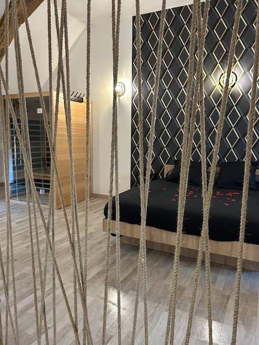 Gîte pour 2 personnes, avec sauna ainsi que terrasse et jardin à Saint-Christophe-en-Brionnais - 4