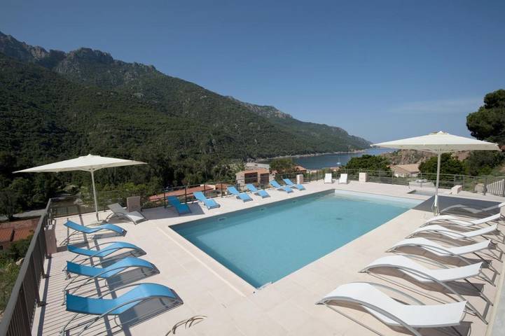 Hôtel pour 3 personnes, avec piscine ainsi que vue et jardin dans Port De Porto Ota - 2