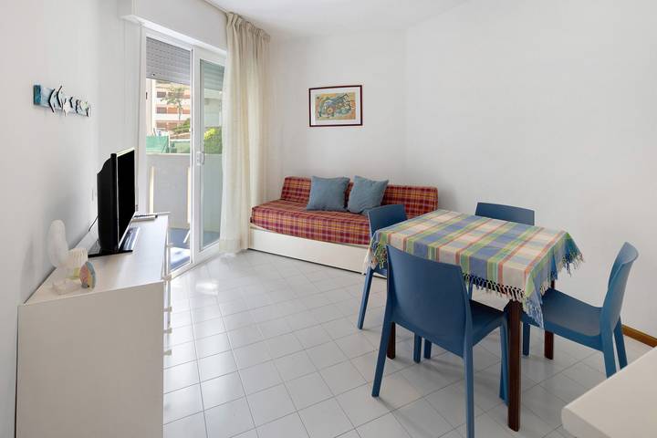 Seafront Two-Room Apartment with Pool and Terrace – Lignano Sabbiadoro in Sunny Pet, Lignano Sabbiadoro