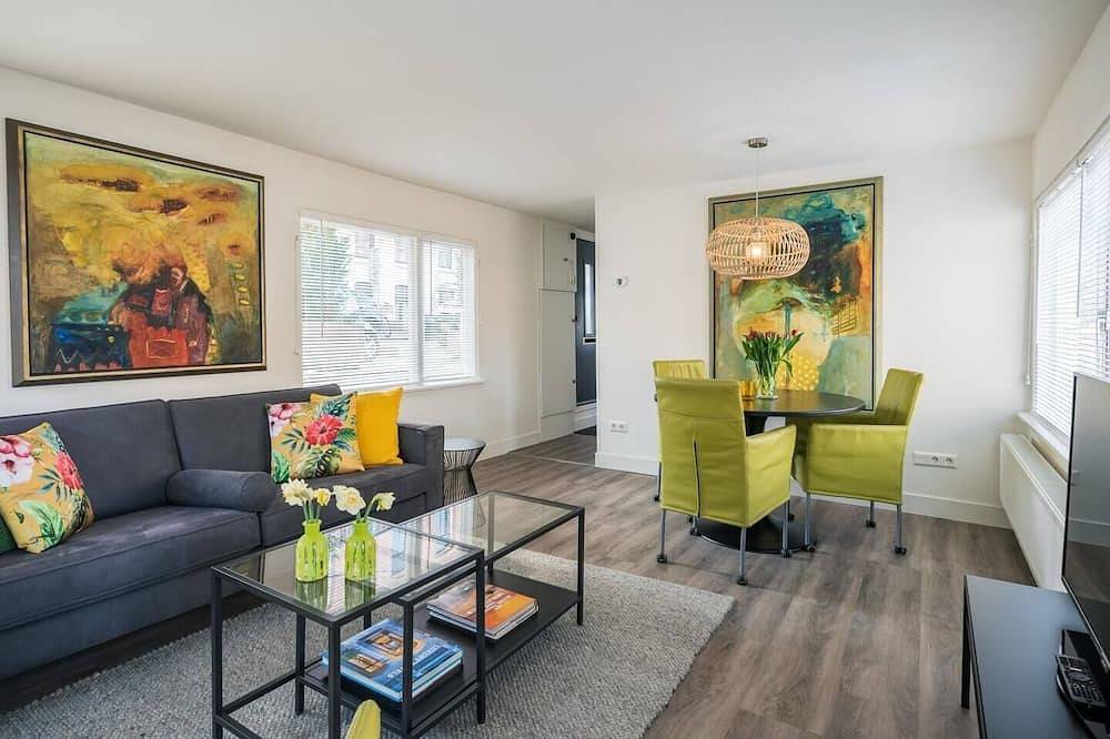 Houseboat for 2 People in Amsterdam West, Dutch Coast