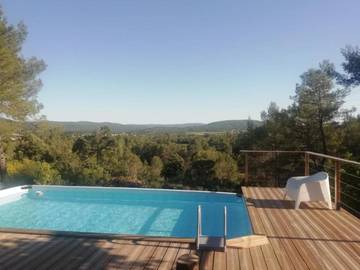 Gîte pour 8 personnes, avec vue et piscine ainsi que jardin et vue sur le lac à Montarnaud