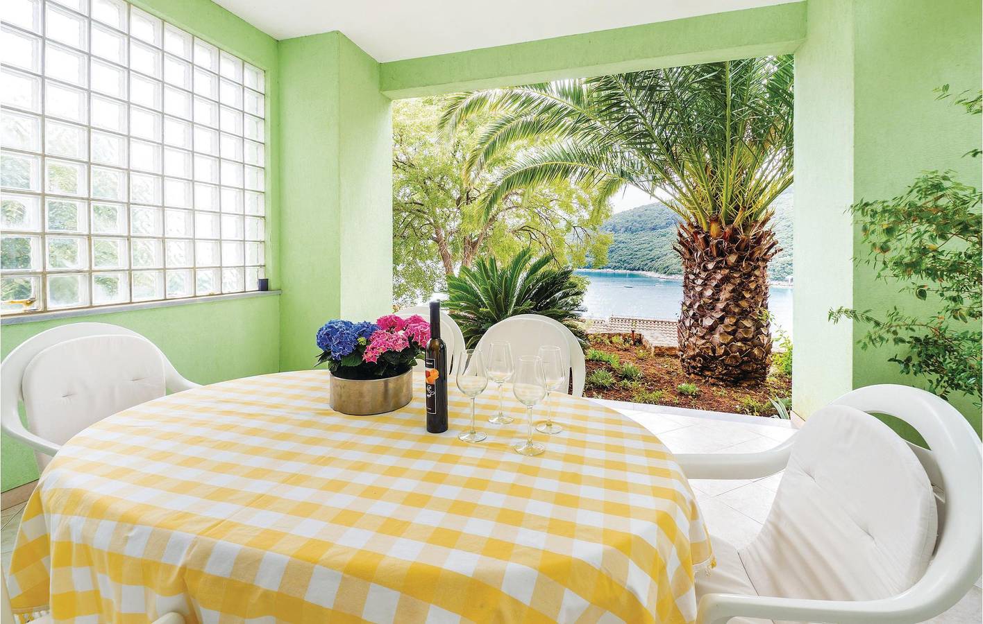 Apartamento vacacional entero, Acogedor apartamento con vistas al mar a 200 m de la playa, con wifi y aparcamiento in Rabac, Labin-Rabac