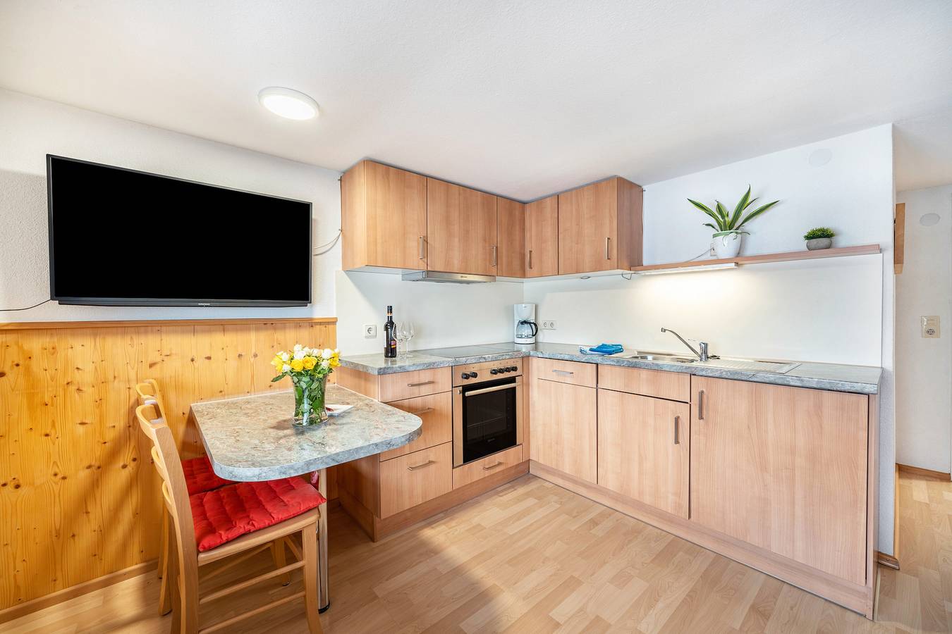 Ganze Wohnung, Ferienwohnung 'Dorfblick' mit Bergblick, Gemeinschaftsterrasse und Wi-Fi in Suedlicher Schwarzwald, Todtnau