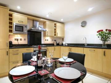 Vacation Rental for 4 Guests in Bath, The Cotswolds, Picture 2