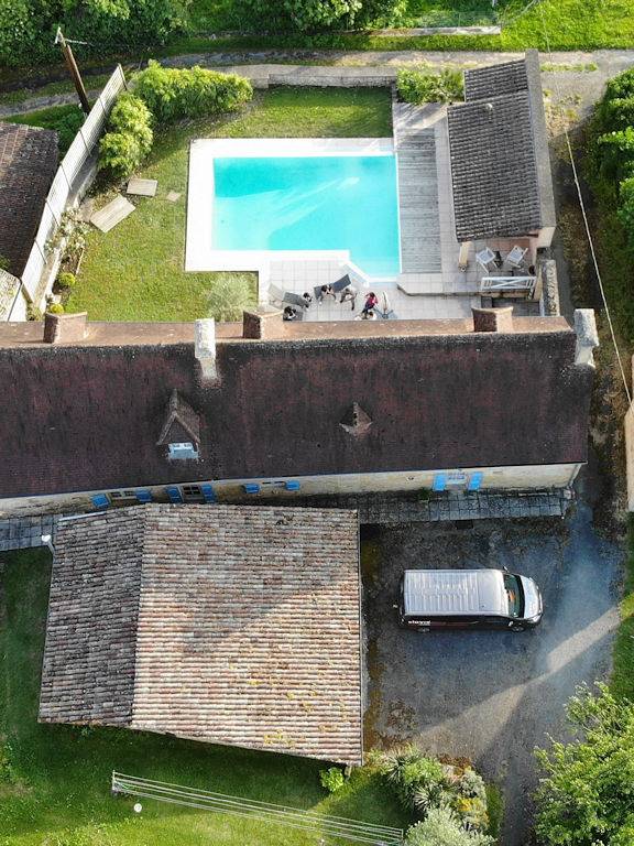 Gîte pour 10 personnes, avec terrasse ainsi que jardin et piscine, animaux acceptés à Les Eyzies-de-Tayac-Sireuil - 3