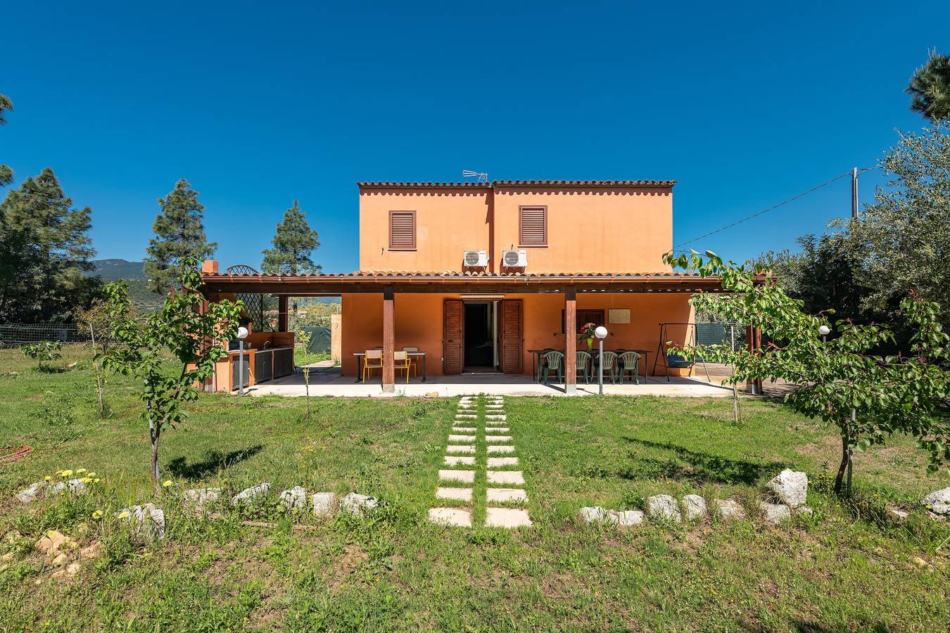 Villa "Giulia Piccola" in ländlicher Gegend in Meeresnähe mit Blick auf das Meer und Garten in Masone Pardu, Castiadas