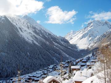 Gîte pour 6 personnes, avec jardin ainsi que balcon et vue dans Grimentz