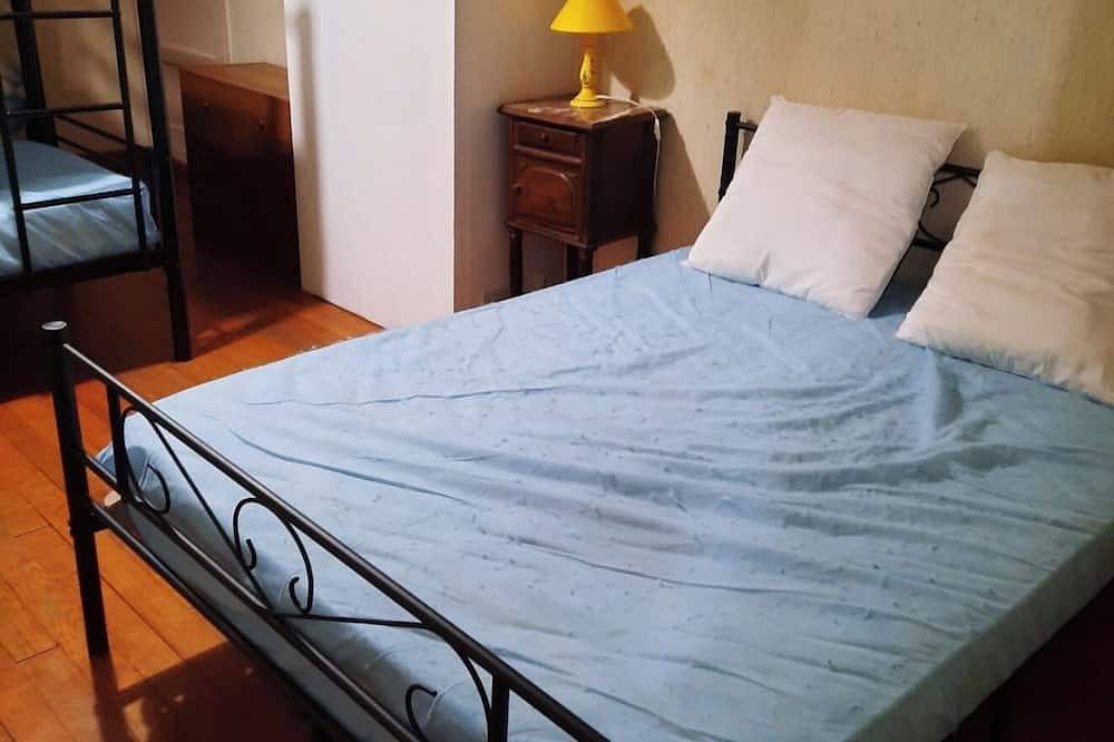 Semi-detached village house with garden and barbecue. Pets allowed in Saint-Firmin, Nationalpark Écrins