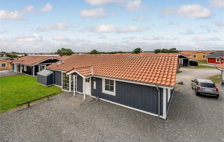 Feriehus for 8 personer, hage og sauna i tillegg til terrasse og jacuzzi i Gråsten