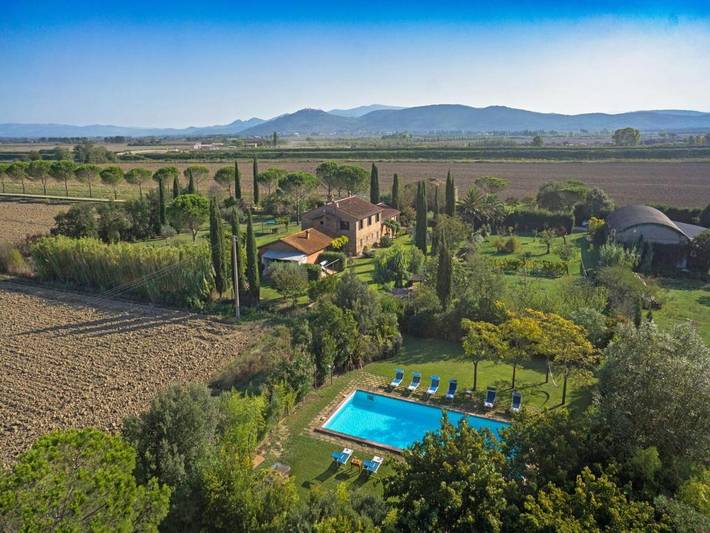 Agriturismo per 4 persone, con Terrazza e Giardino nonché Piscina a Castiglione della Pescaia