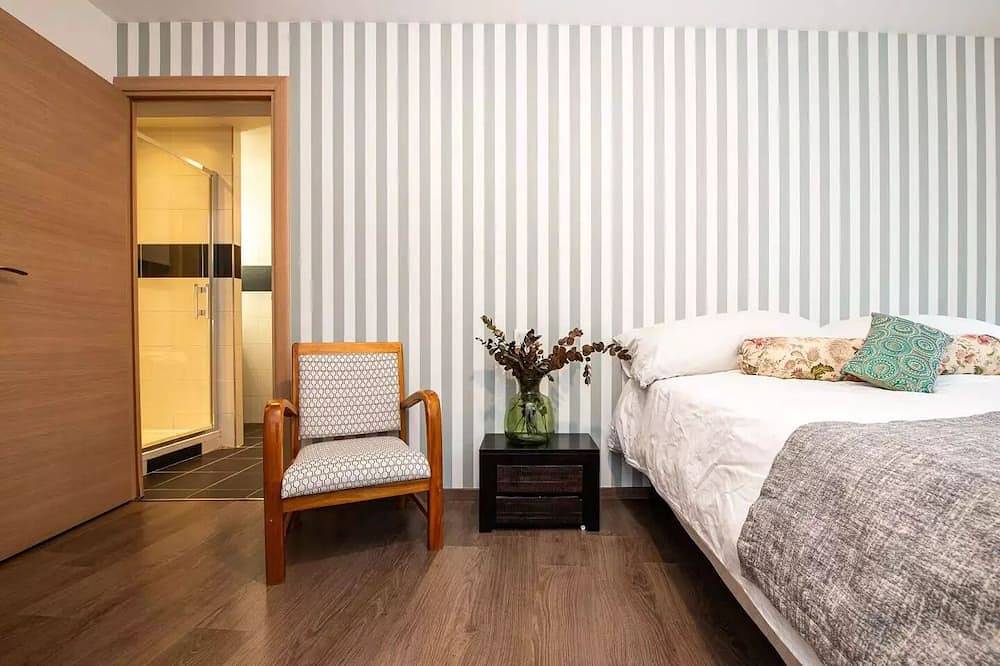 Villa Cendrée & 4 bedrooms & 20 minutes Geneva in Divonne-les-Bains, Gex