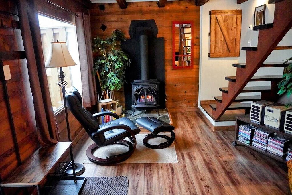 4 Mile Creek Cabin (Creekside) - verfügbar für Weihnachten in Whitewater Ski Resort