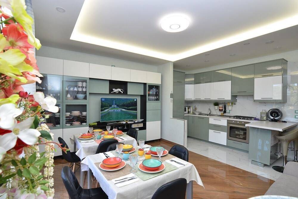 Entire apartment, Caserta Deluxe - Elegant Apartment In Caserta Center Welcomes Up To 5 Guests in Caserta, Caserta Province