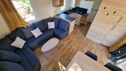 Camping pour 6 personnes, avec piscine et bassin pour enfant ainsi que jacuzzi et jardin à Lattes