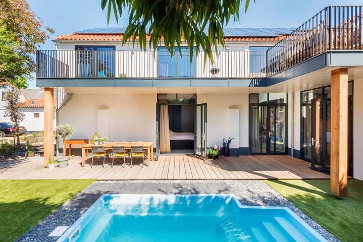 Villa für 8 Personen, mit Balkon und Terrasse sowie Garten und Pool in Bergen (Nordholland)