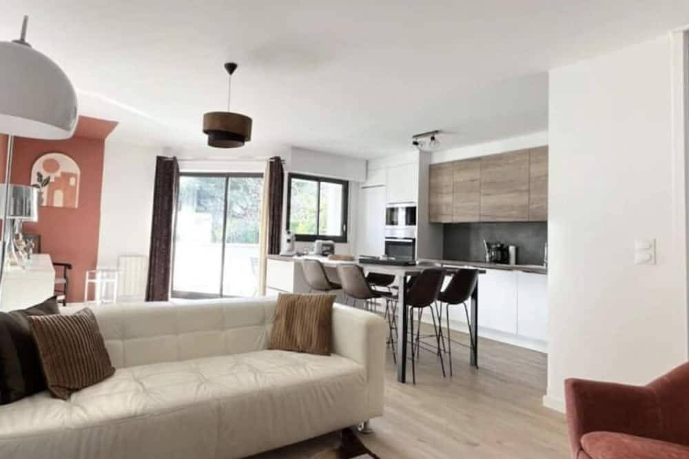 Entire apartment, Appartement 2 Chambres Idéalement Situé en Centre Ville et au Calme in Pessac, Bordeaux region