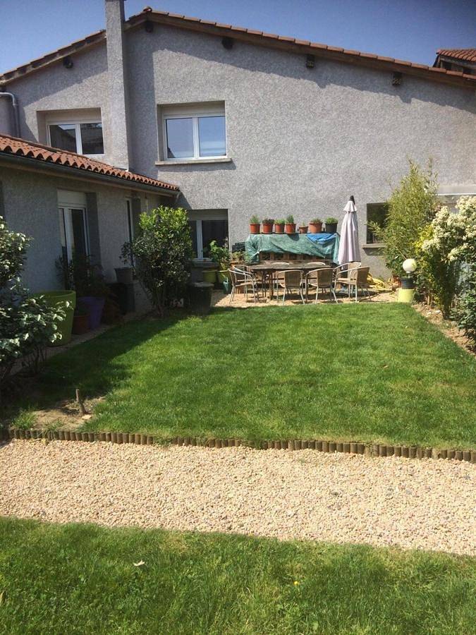 Location de vacances pour 13 personnes, avec jacuzzi ainsi que jardin et terrasse, animaux acceptés dans Les Chères