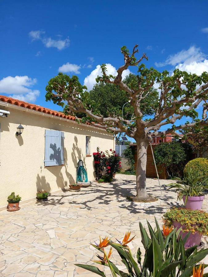 Four-Bedroom Holiday Home in Claira, Côte d'Améthyste
