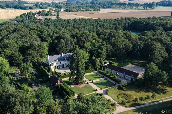Location de vacances pour 4 personnes, avec Terrasse et Jardin ainsi que Piscine et Vue à Poulaines