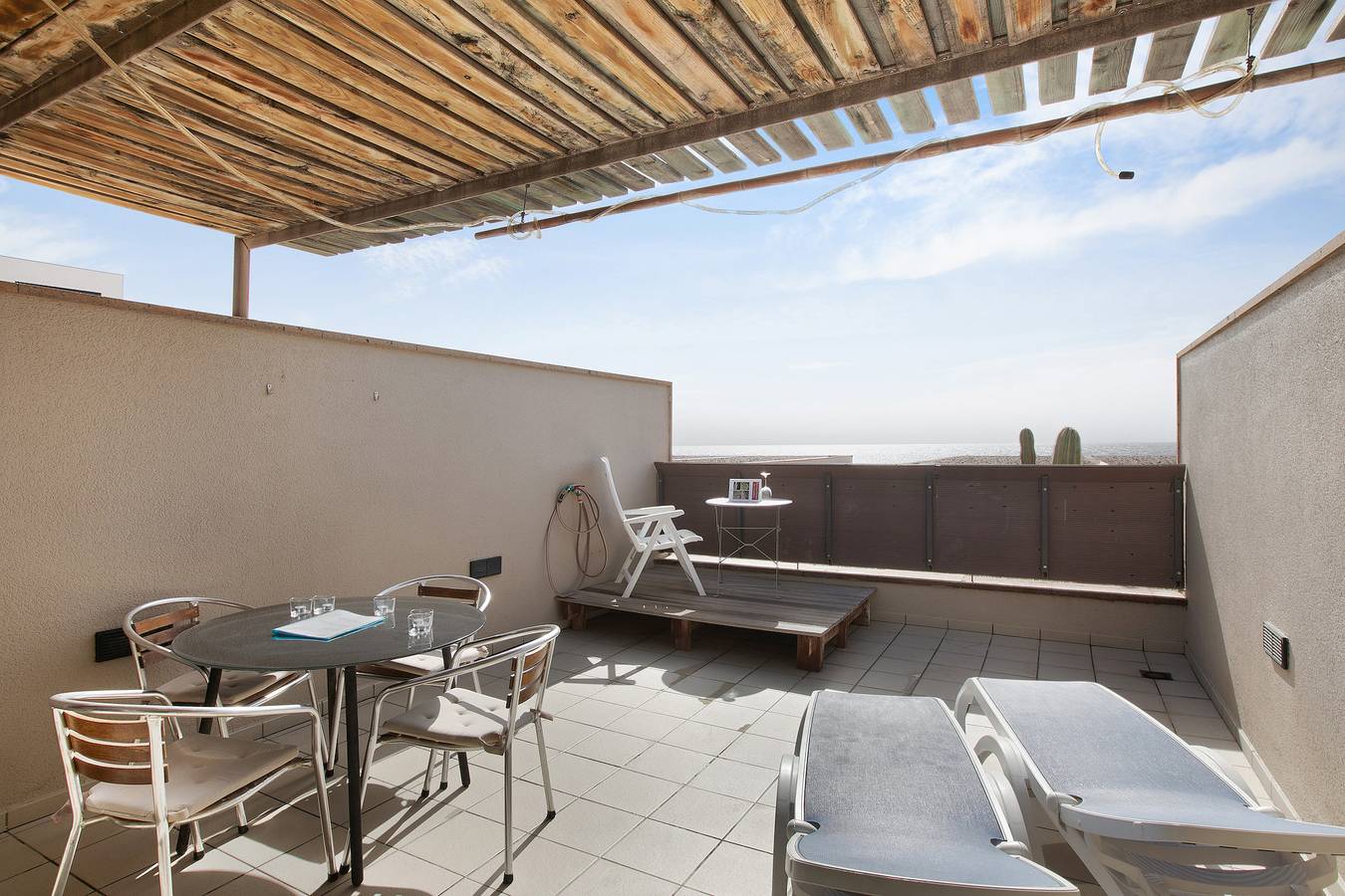 Apartamento entero, Apartamento de vacaciones 'Casa Médano 25 By Médano Rentals' con vistas al mar, terraza y Wi-Fi in Playa el Médano, Granadilla de Abona