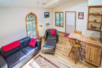 Cabin for 2 Guests in Blue Ridge Parkway, Black Mountain, Picture 2