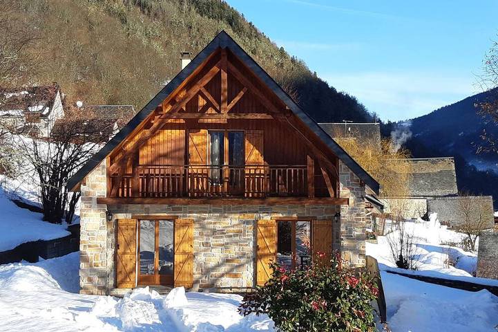 Gîte pour 10 personnes, avec Balcon et Jardin à Vielle-Louron