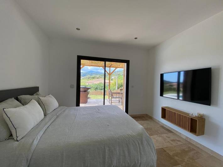 Location de vacances pour 6 personnes, avec jardin ainsi que piscine et vue à Alata - 4