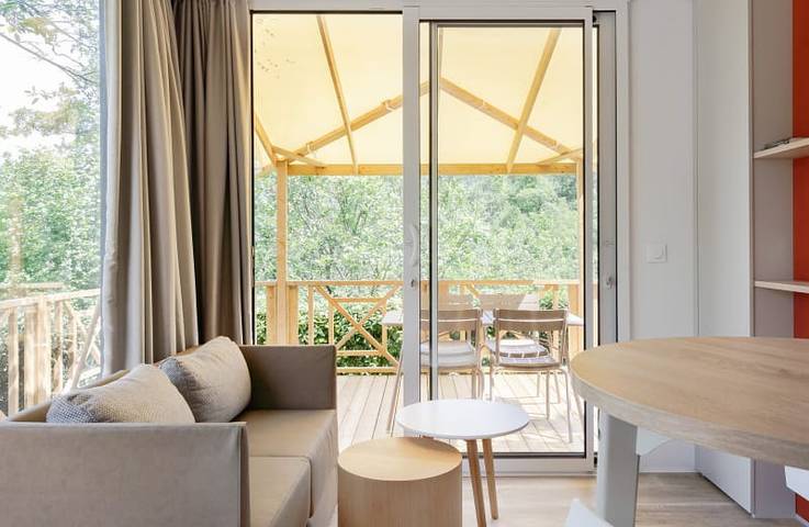 Caravane pour 2 personnes, avec Balcon/Terrasse ainsi que Terrasse et Jardin