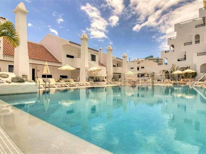 Chalet voor 4 personen, with terras and zwembad as well as whirlpool in Zuid Tenerife