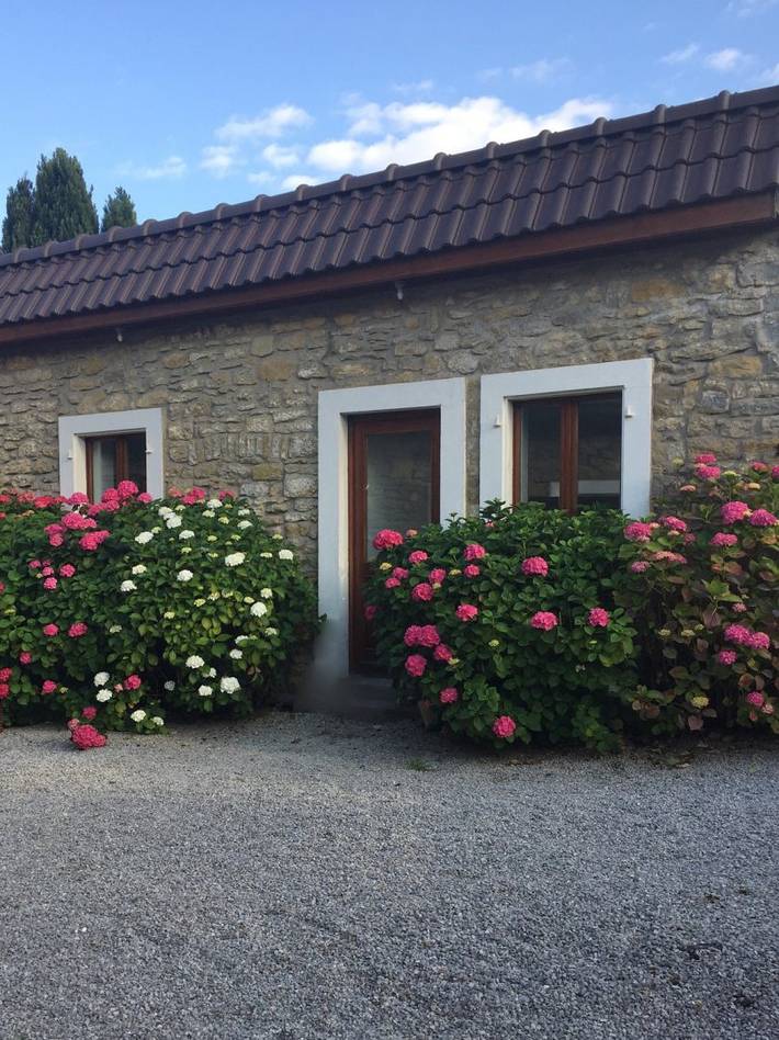 Gîte pour 2 personnes, avec terrasse et jardin