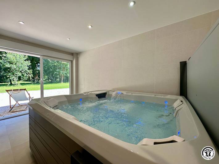 Gîte pour 14 personnes, avec terrasse et jacuzzi, animaux acceptés dans Côte-d'Or - 2