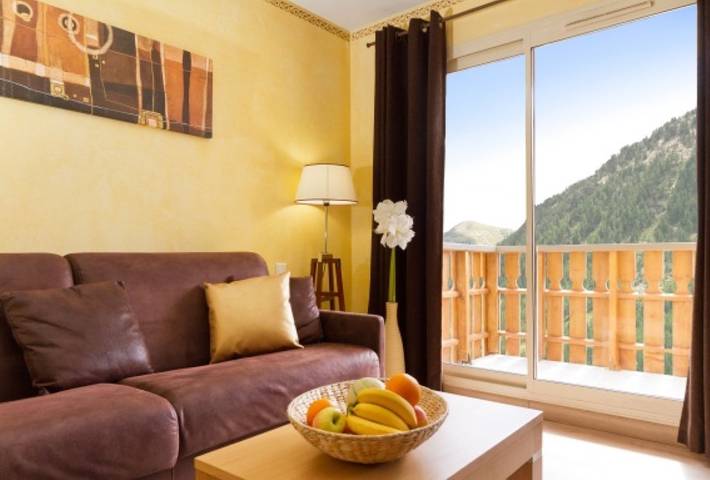 Gîte pour 6 personnes, avec terrasse, animaux acceptés à Isola - 4
