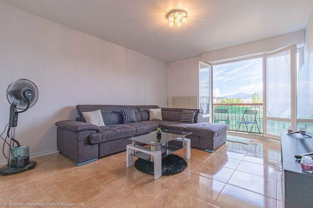 Entire apartment, Appart hotel, Le Marbré design. in Annemasse, Saint-Julien-en-Genevois region