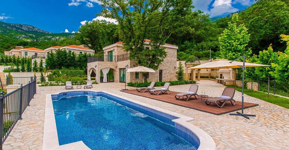 Villa voor 6 personen, with tuin and zwembad as well as sauna and uitzicht, met huisdier in Montenegro