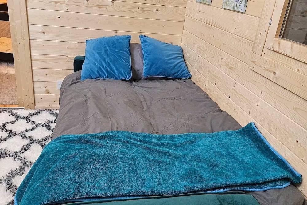 A Cosy cabin retreat - 5 mins away from Windsor and 10 mins from Legoland. in Berkshire