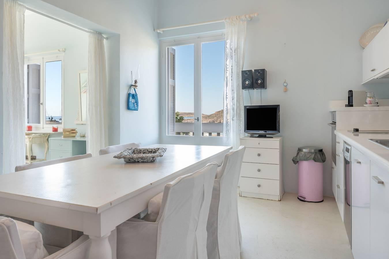 Appartement entier, Appartement 'Afroessa Sky' avec vue mer, Wi-Fi et climatisation in Milos