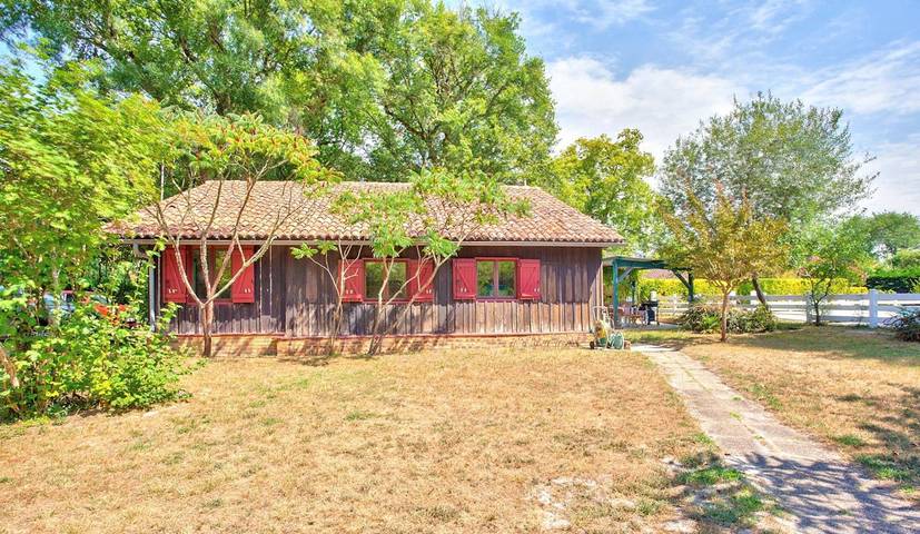 Gîte pour 10 personnes, avec terrasse ainsi que jardin et piscine à Azur - 2