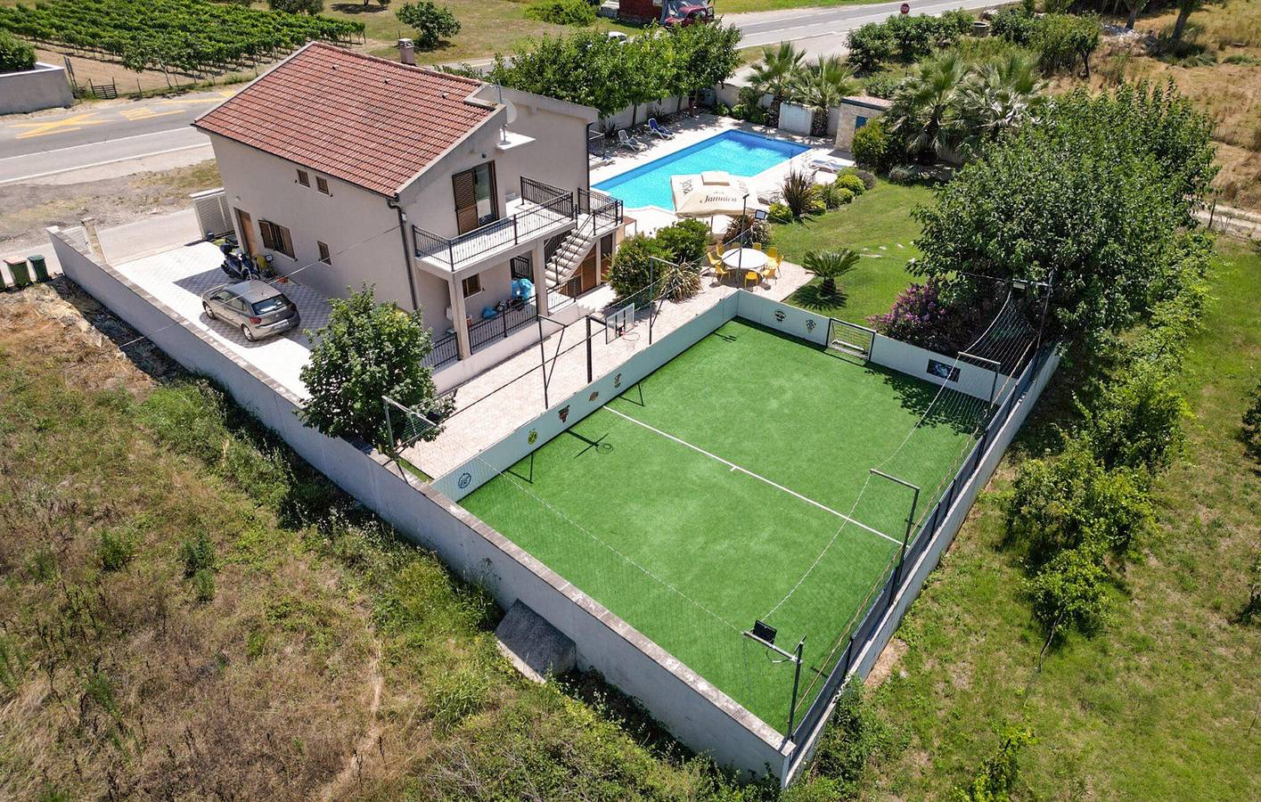 Ferienhaus für 10 Personen mit Terrasse in Poličnik, Zadar
