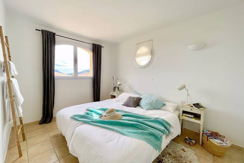 Villa elegantemente renovada con piscina infinita climatizada y vistas al mar en Cannes in Les Adrets-de-l'Estérel, Massif de l'Esterel