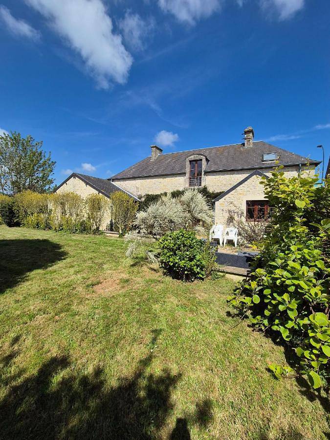 Location de vacances pour 9 personnes, avec jardin à Longueville