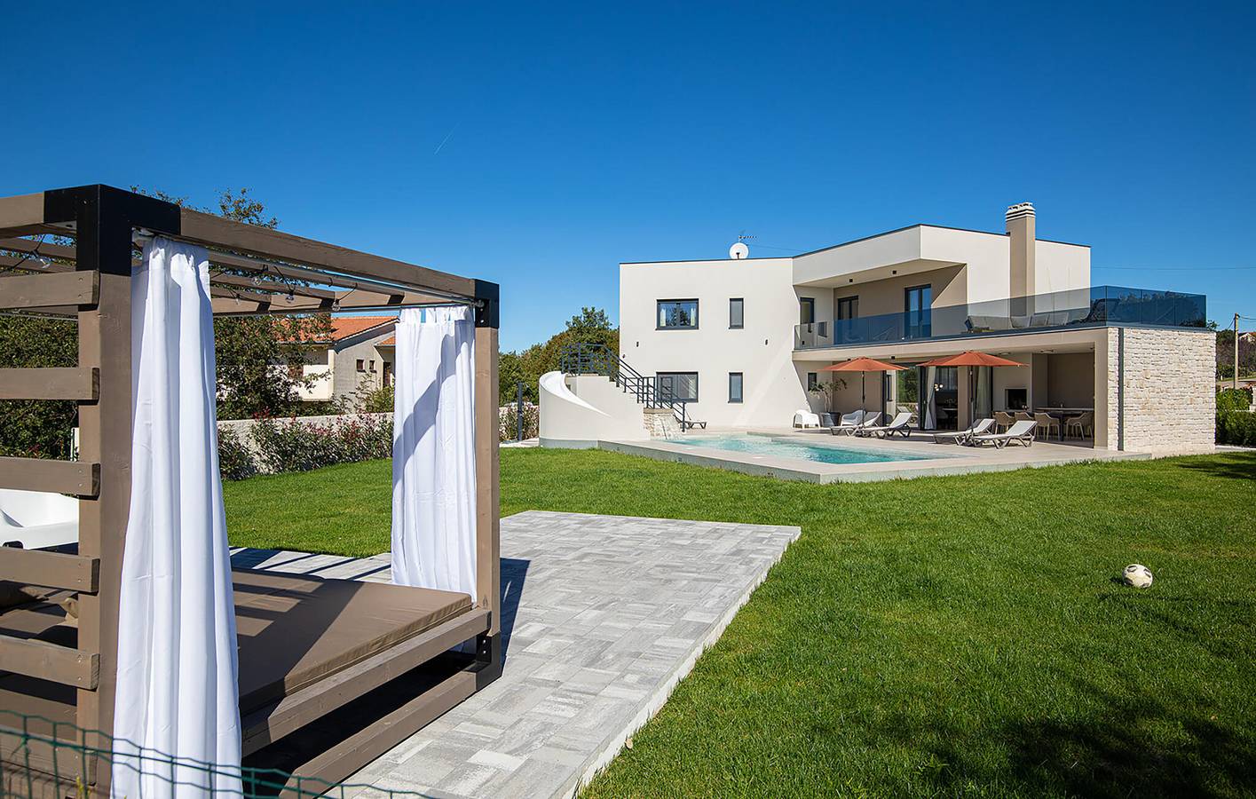 Gemütliche 163 m² große Wohnung mit Pool, Terrasse und Parkplatz in Marčana, Südküste Istrien