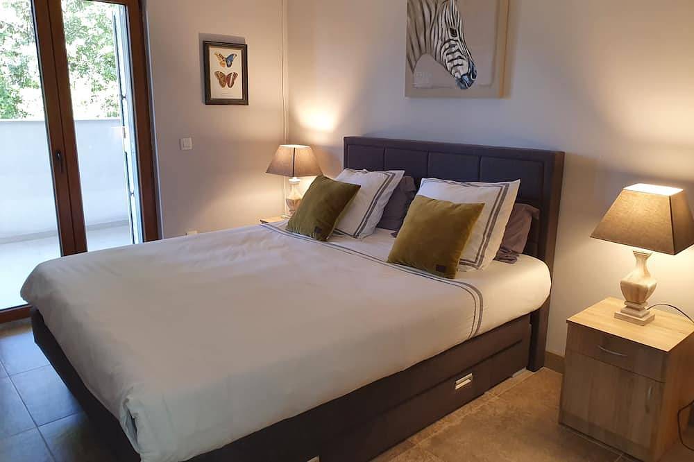 Ganze Wohnung, Luxury apartment with sea view 10 mn from the beach in Tivat, Boka Kotorska
