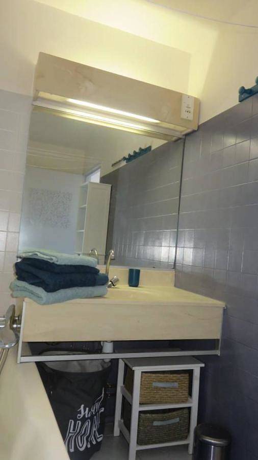 Gîte pour 2 personnes, avec piscine et vue dans Saint-Gilles les Bains - 2