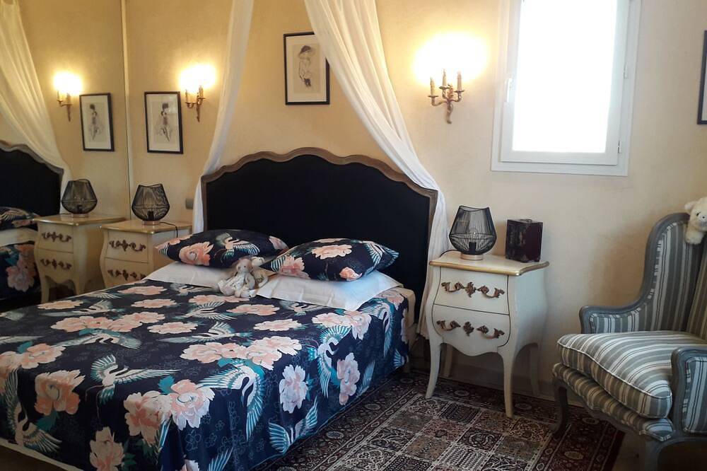 Sejour 5*   Luxe, Confort Villa les Lauriers Roses Piscine et Spa privés .Wifi in Saint-Étienne-de-Fontbellon, Ardèche