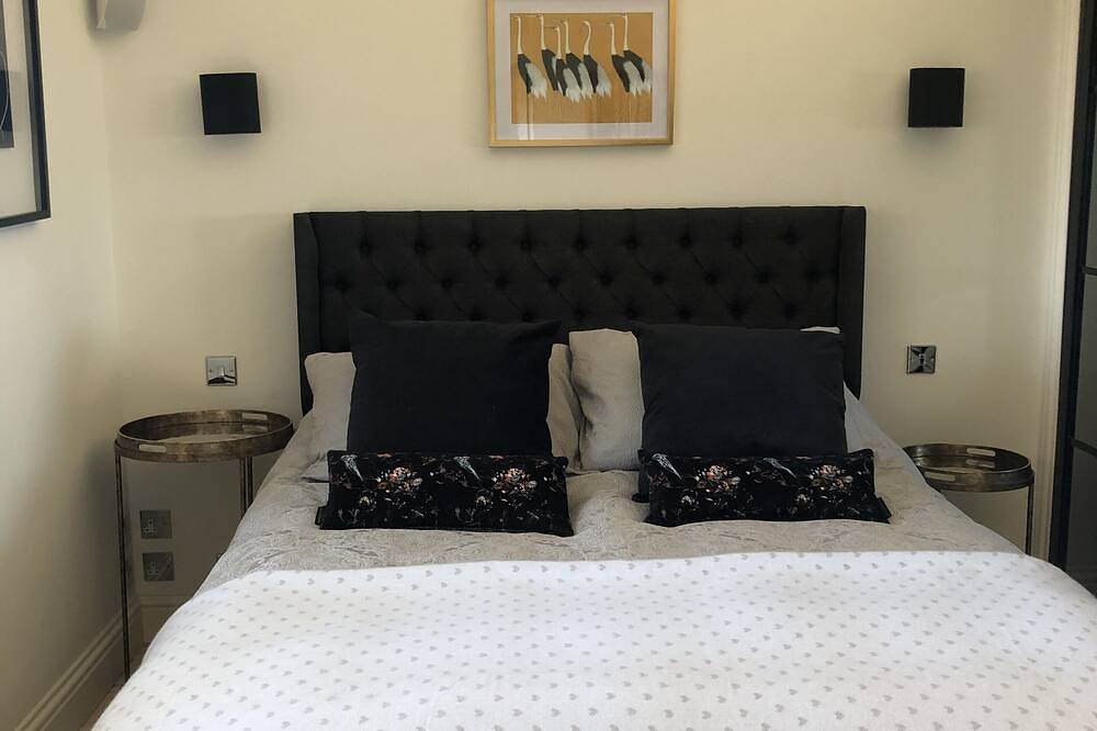 Scandinavian style space walking distance from the beautiful Ashdown Forest in Crowborough, East Sussex