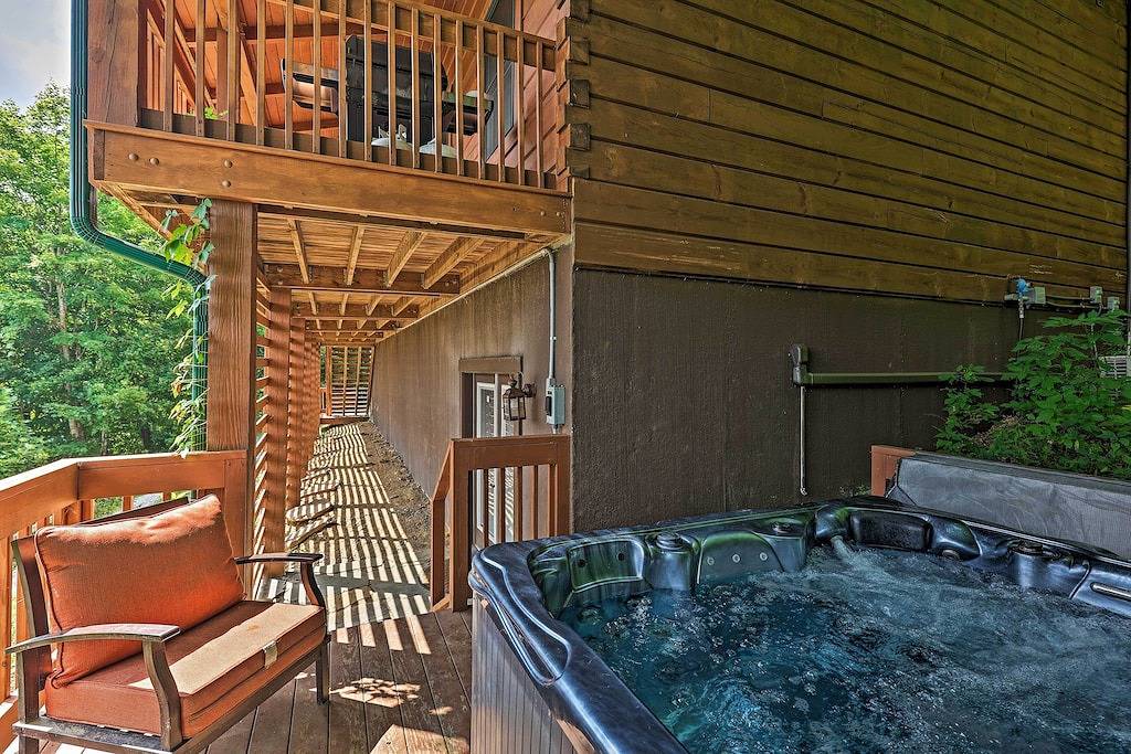 Family Cabin w/ Private Hot Tub & Views in Boone! in Blue Ridge Parkway, Watauga County