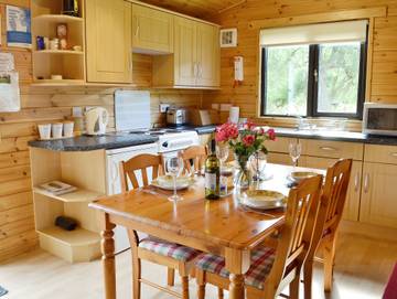 Log Cabin for 4 People in Glenshee, Angus, Photo 3
